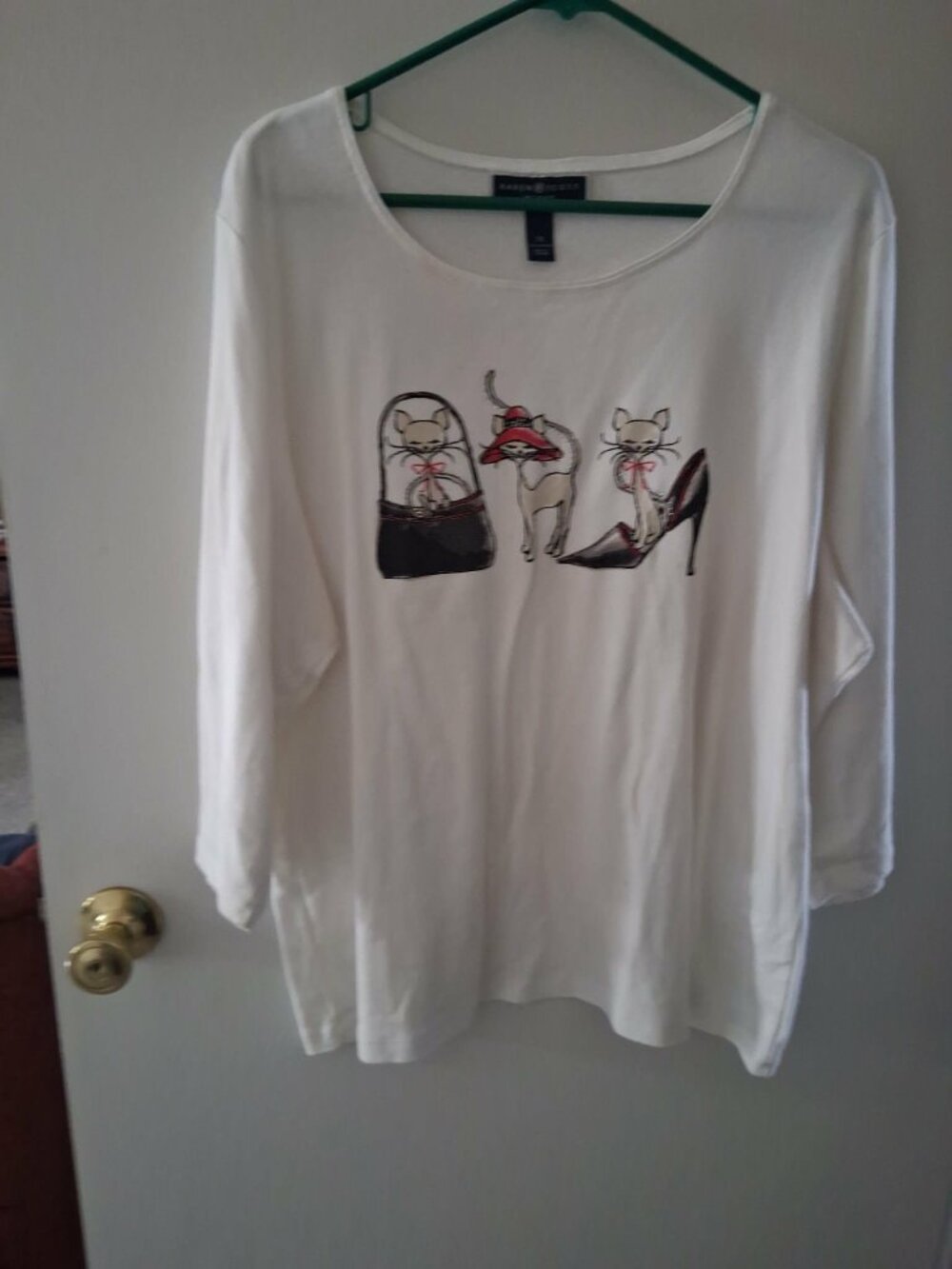Woman's white top with black, red and tan accents 2X Karen Scott